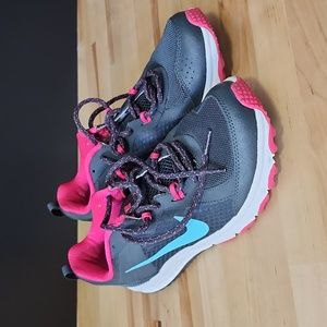 Nike Wild Trail 9 1/2 Womens Tennis Shoes Like New